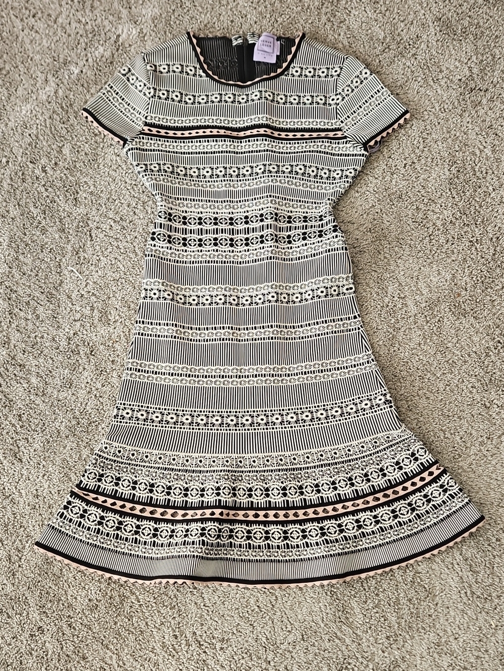Herve Leger Black and Cream Short-Sleeve Patterned Fit-and-Flare Dress M